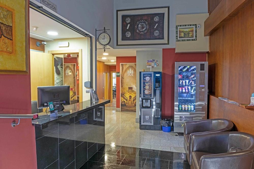 Hotel Alda Cardena บูร์โกส ภายนอก รูปภาพ
